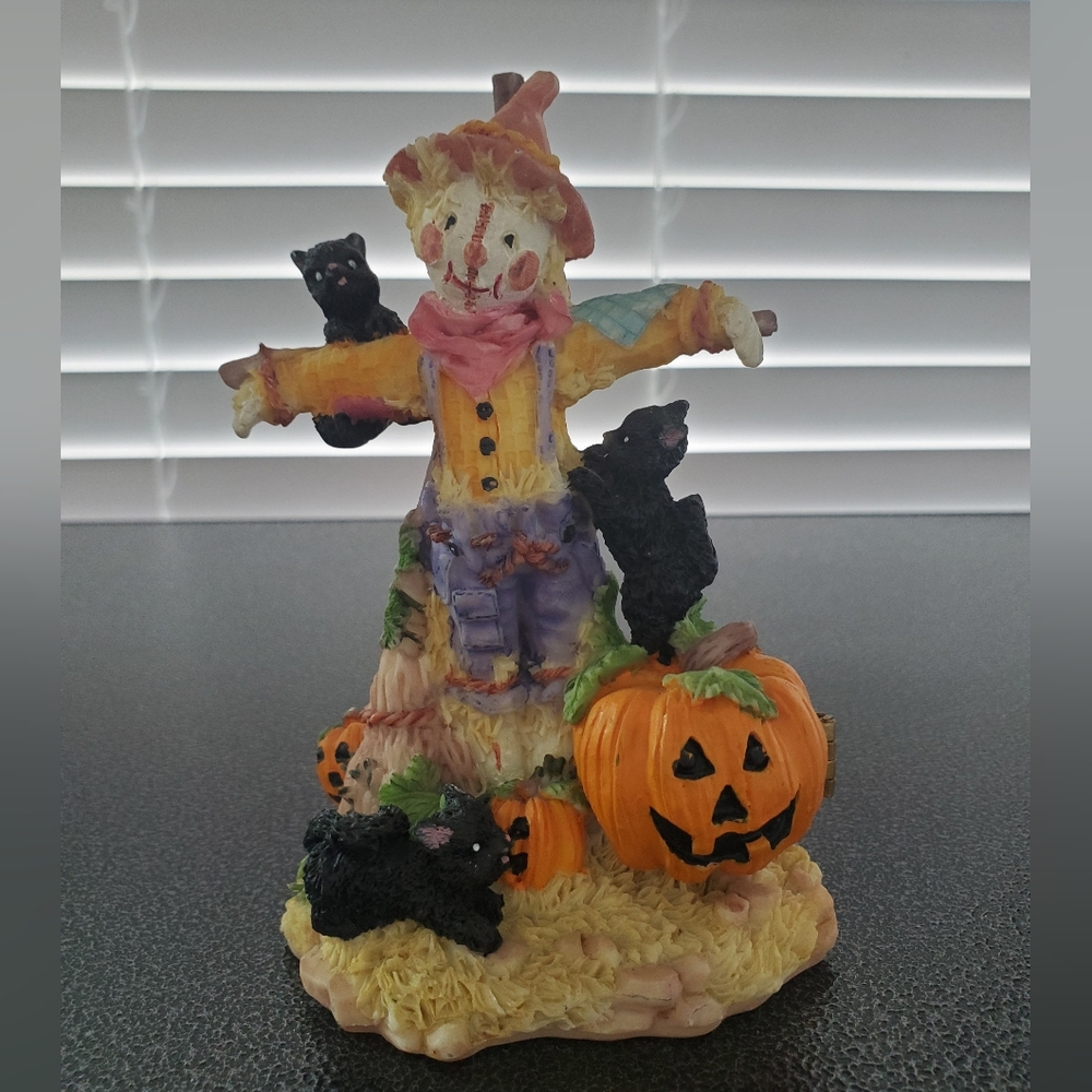 Charming Scarecrow Figurine with Pumpkins and Cats - Picture 1 of 3